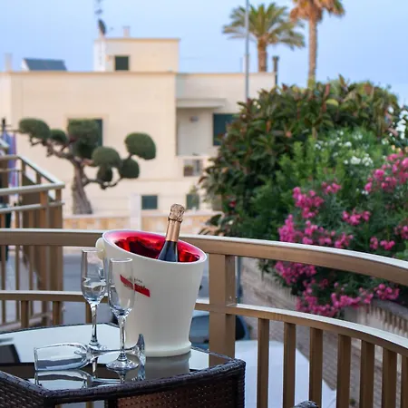 Una Rosa Sul Mare Monopoli Exterior foto